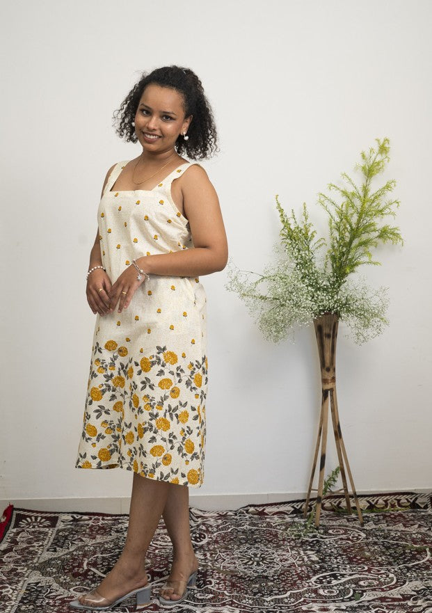 Floral Breeze Cotton Sleeveless A-Line Dress – Yellow & White Summer Midi Dress with Pockets