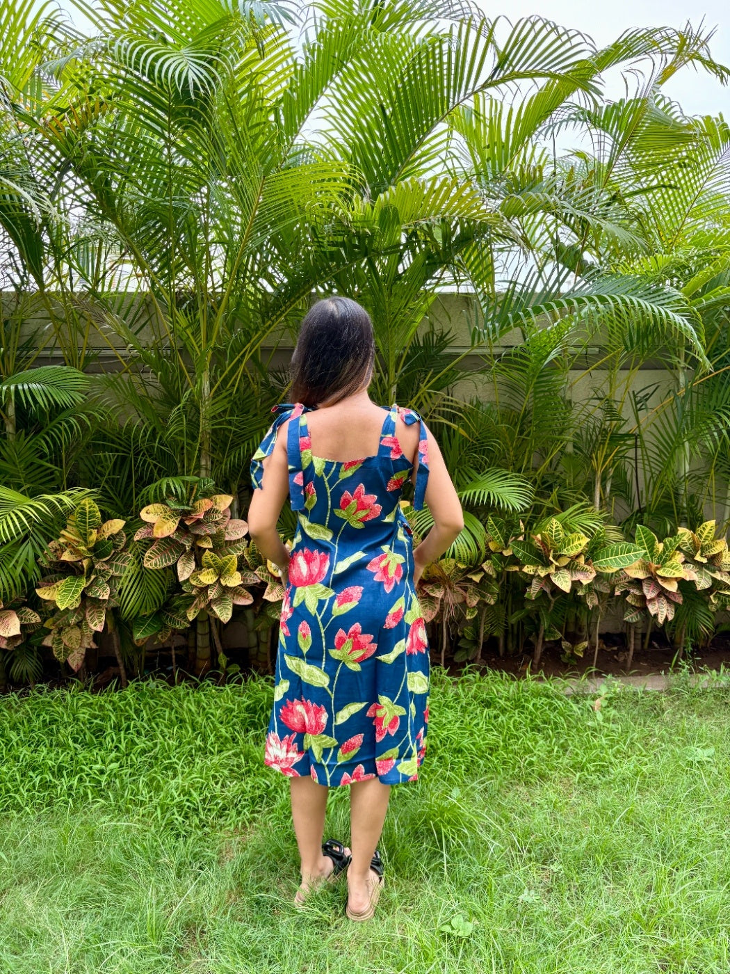 Women’s Blue Cotton Floral Printed Midi Dress with Tie-Up Shoulder Straps with Pockets